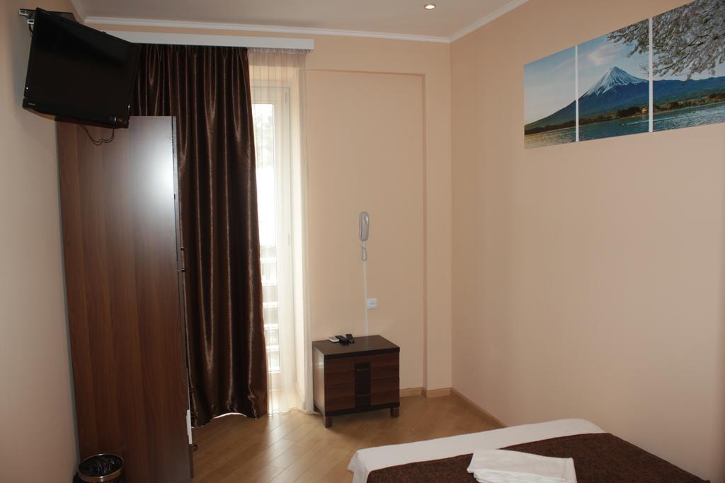 Hotel London Palace Tbilisi Room photo