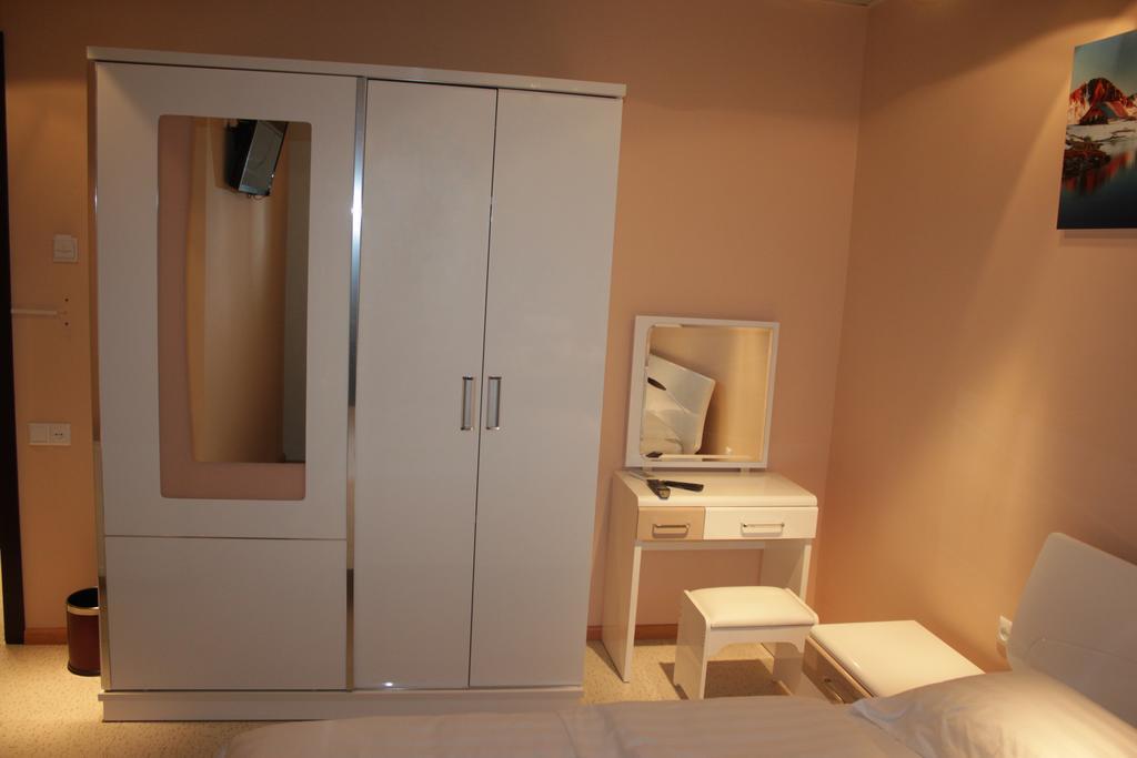 Hotel London Palace Tbilisi Exterior photo